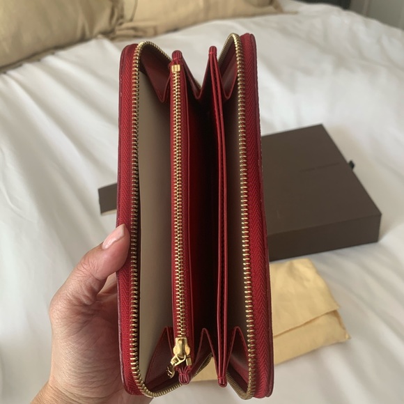 Authentic Vernis LV Wallet - Picture 4 of 5